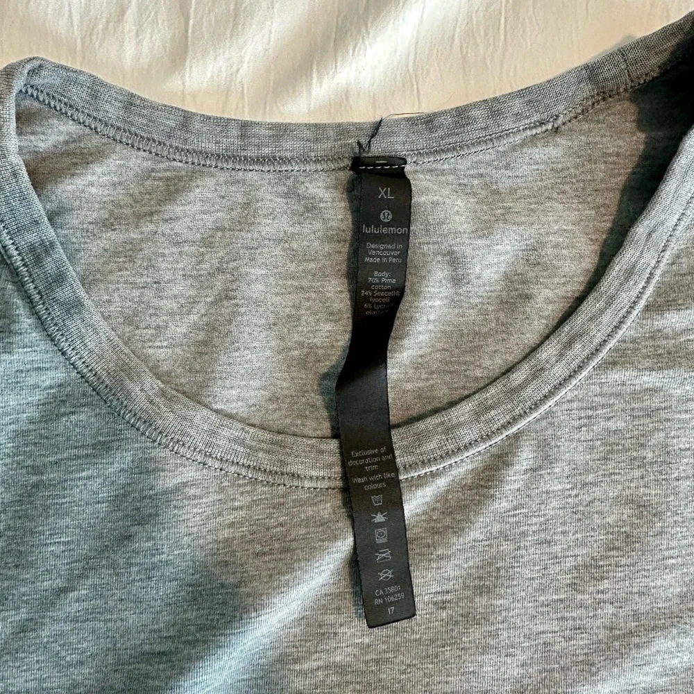 Lululemon size XL Striped and Solid T-Shirts Bundle of 4 - Picture 14 of 15